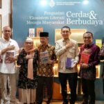 Menteri kebudayaan fadli zon meresmikan rumah sastra ahmad tohari di desa tinggarjaya kecamatan jatilawang kabupaten banyumas jawa tengah